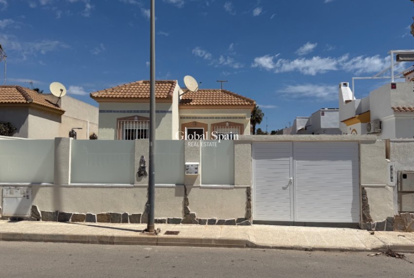 Venta - Casa unifamiliar -
TORREVIEJA - Costa Blanca Sur