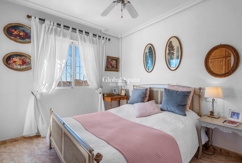 Venta - CASA -
Villamartin - Costa Blanca