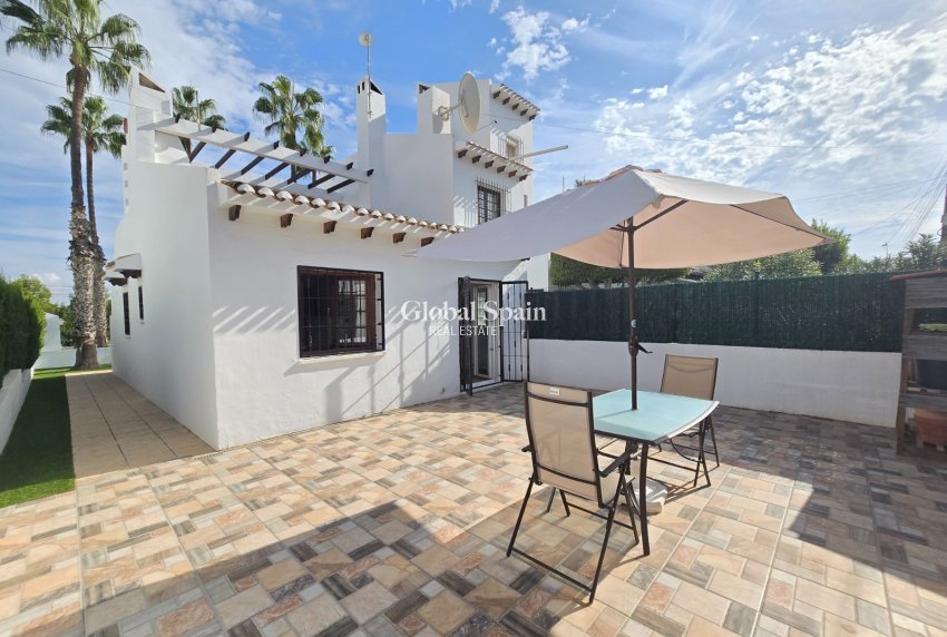 Venta - CASA -
Villamartin * - Los Dolses *