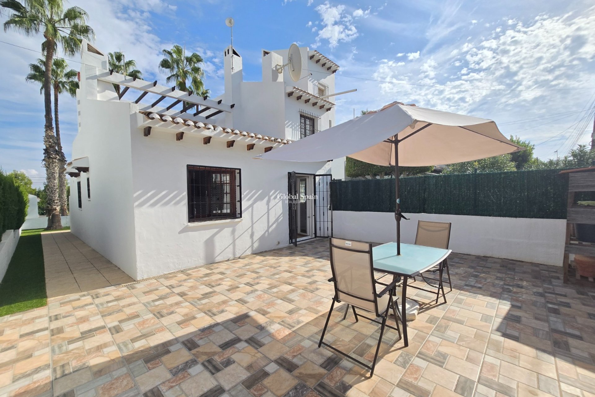 Venta - CASA -
Villamartin * - Los Dolses *