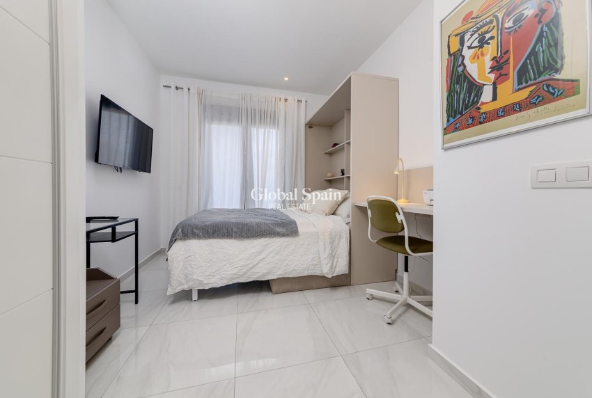 Venta - CASA -
VILLAMARTÍN - Orihuela Costa
