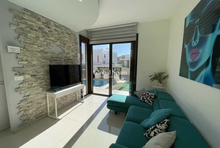 Venta - CASA -
VILLAMARTÍN