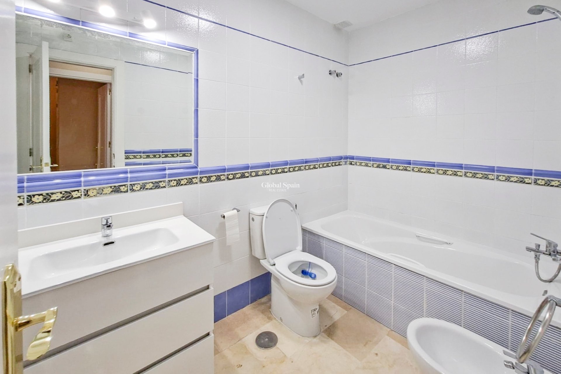 Venta - CASA -
VILLAMARTÍN