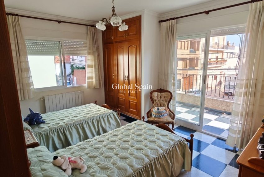 Venta - CASA -
XERESA - Pueblo