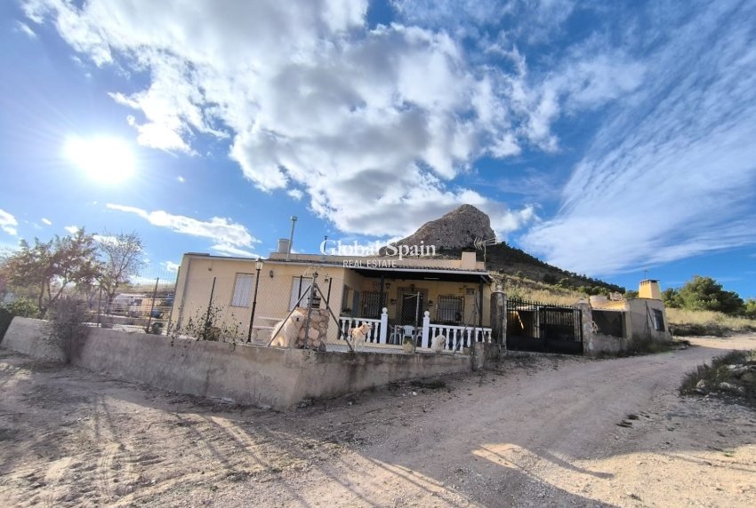 Venta - CASA -
YECLA - Inland