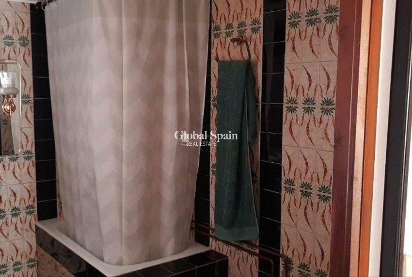 Venta - Chalet independiente -
Albir - center