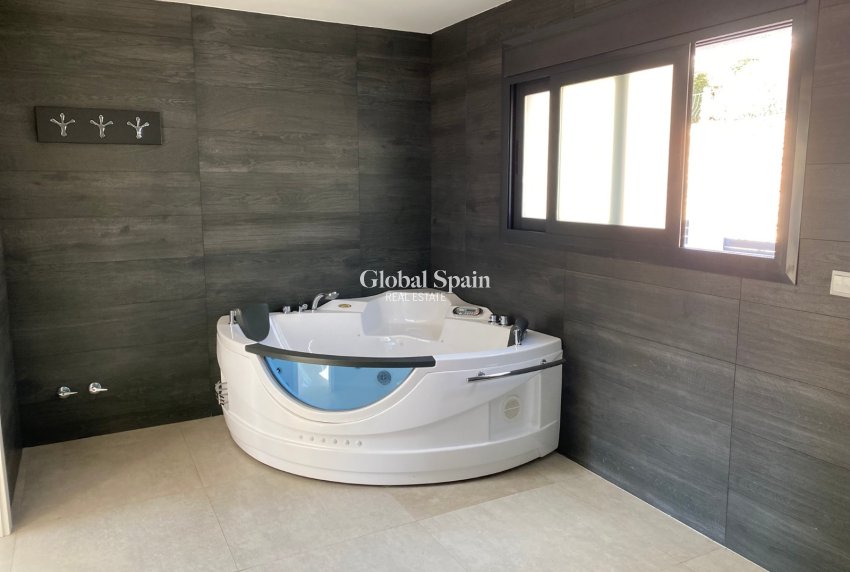 Venta - Chalet independiente -
Calpe - Calpe urbanizaciones