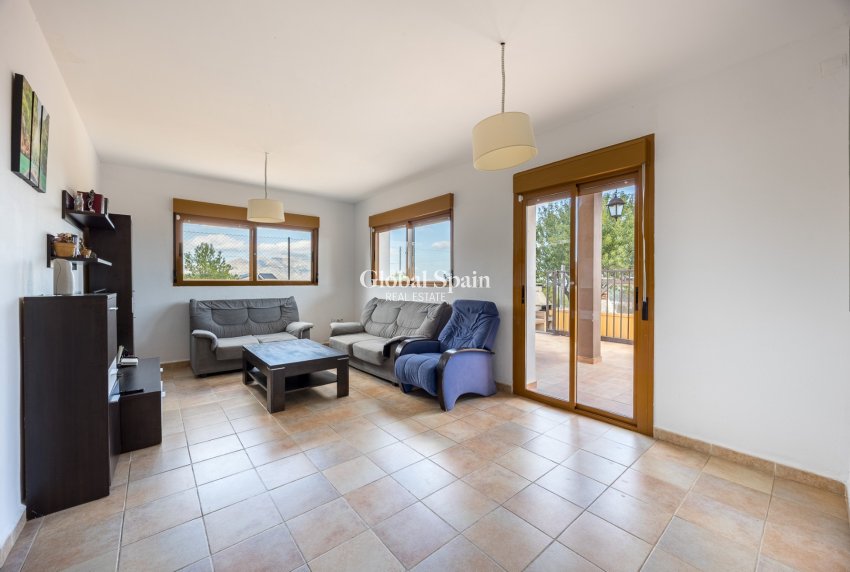 Venta - Chalet independiente -
POLOP - Polop