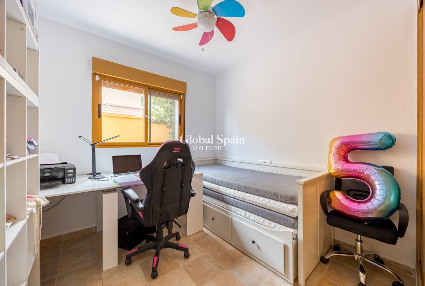 Venta - Chalet independiente -
POLOP - Polop