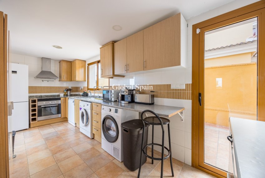 Venta - Chalet independiente -
POLOP - Polop