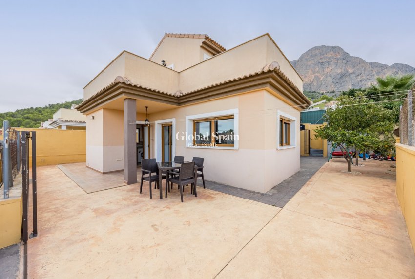 Venta - Chalet independiente -
POLOP - Polop