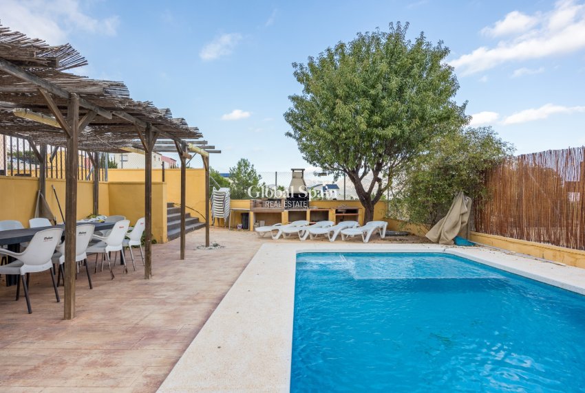 Venta - Chalet independiente -
POLOP - Polop