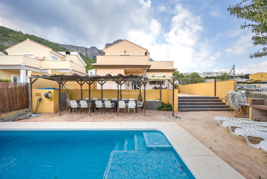 Venta - Chalet independiente -
POLOP - Polop