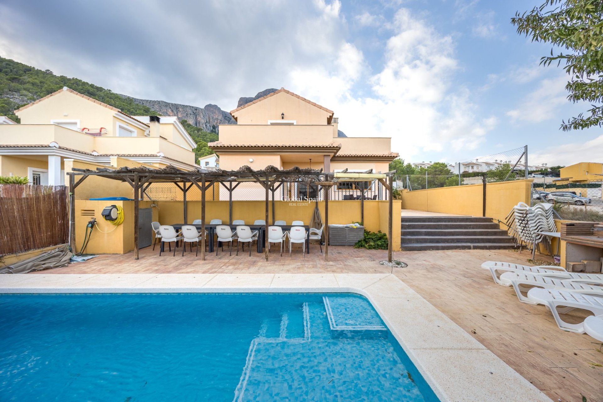 Venta - Chalet independiente -
POLOP - Polop