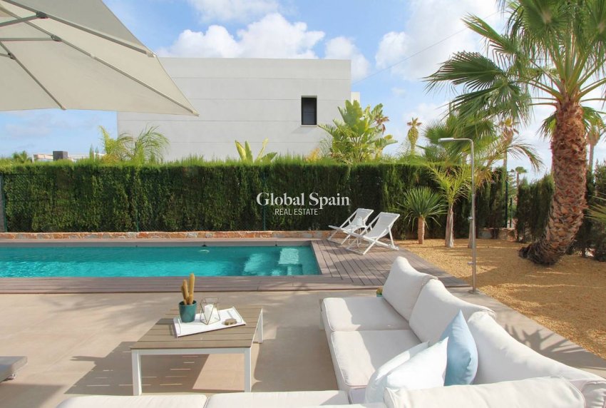 Venta - Chalet / Villa -
ROJALES - Cuidad Quesada