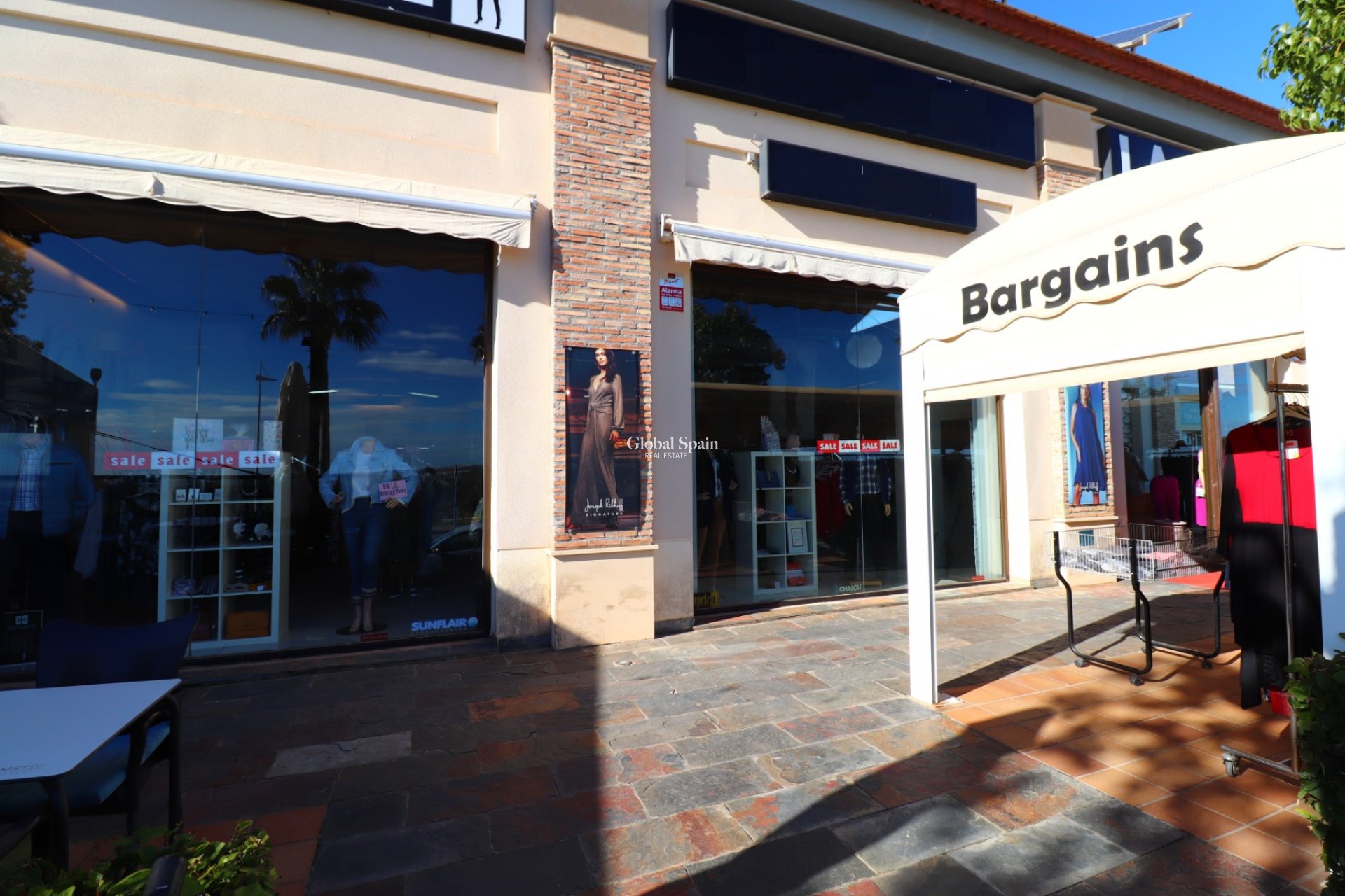 Venta - Comercial (en régimen de arrendamiento) -
Algorfa - La Finca Golf Resort