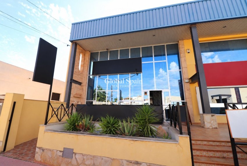 Venta - Comercial (en régimen de arrendamiento) -
CIUDAD QUESADA - Ciudad Quesada - Town
