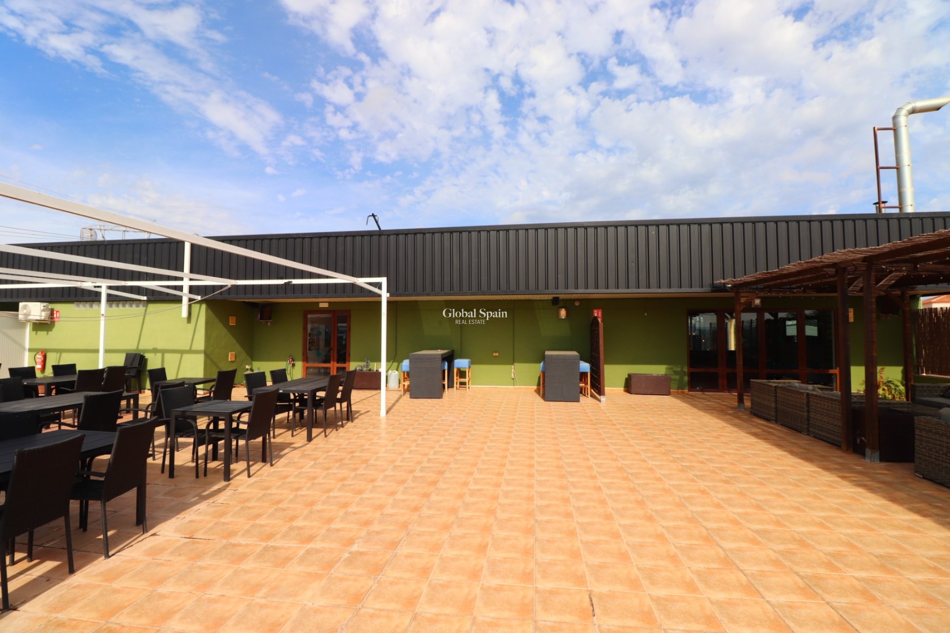 Venta - Comercial (en régimen de arrendamiento) -
CIUDAD QUESADA - Ciudad Quesada - Town