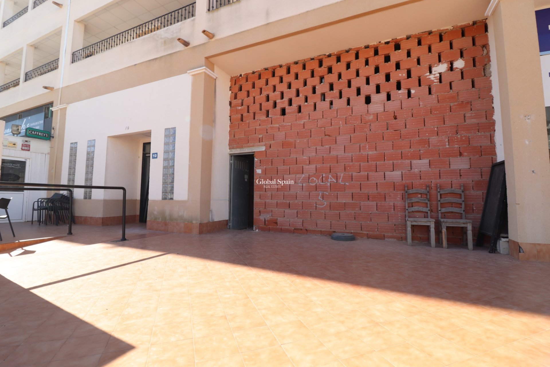 Venta - Comercial (propiedad absoluta) -
Los Montesinos - Entre Naranjos / Vistabella Golf