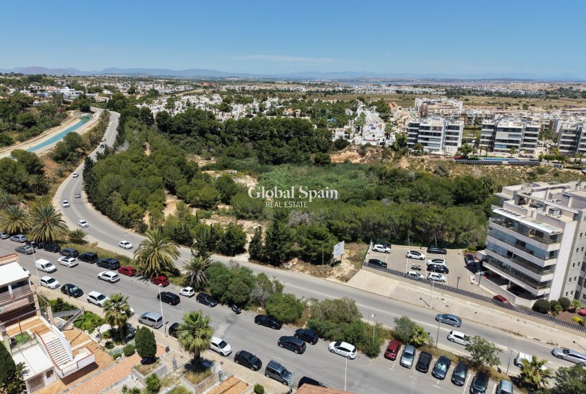 Venta - Comercial (propiedad absoluta) -
Orihuela Costa - Los Dolses