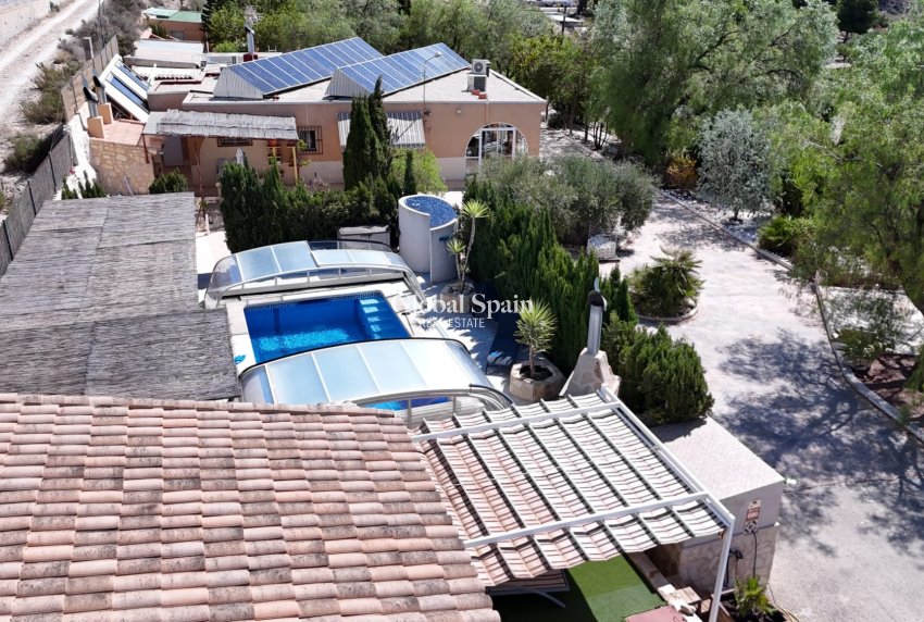 Venta - Finca / Propiedad en el campo -
CREVILLENTE