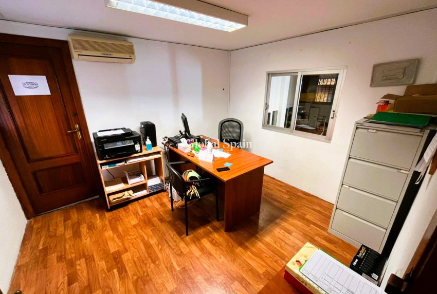 Venta - Local -
DENIA - Center