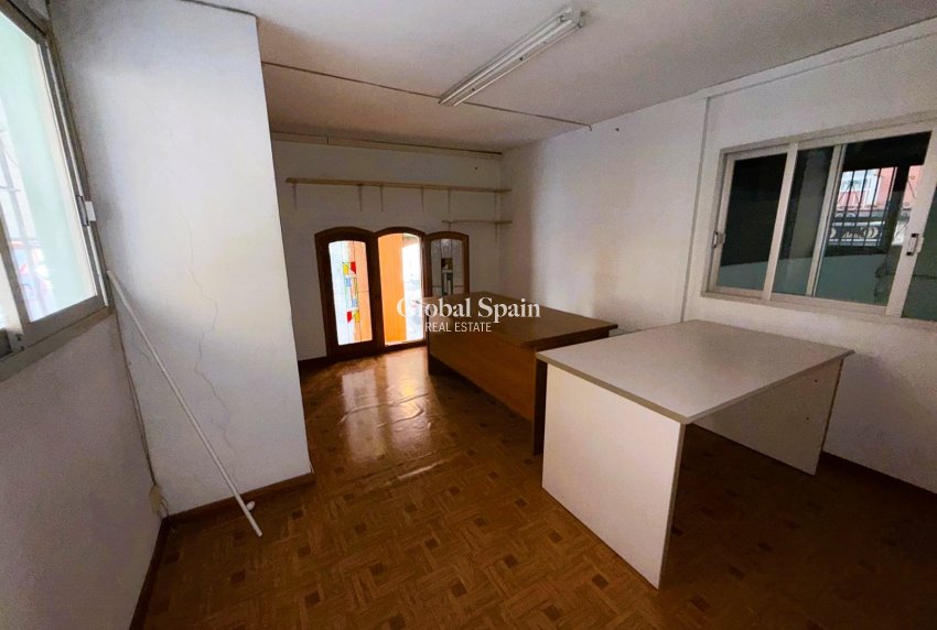 Venta - Local -
DENIA - Center