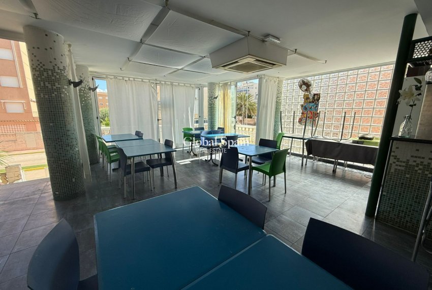 Venta - Local -
PILES - Playa