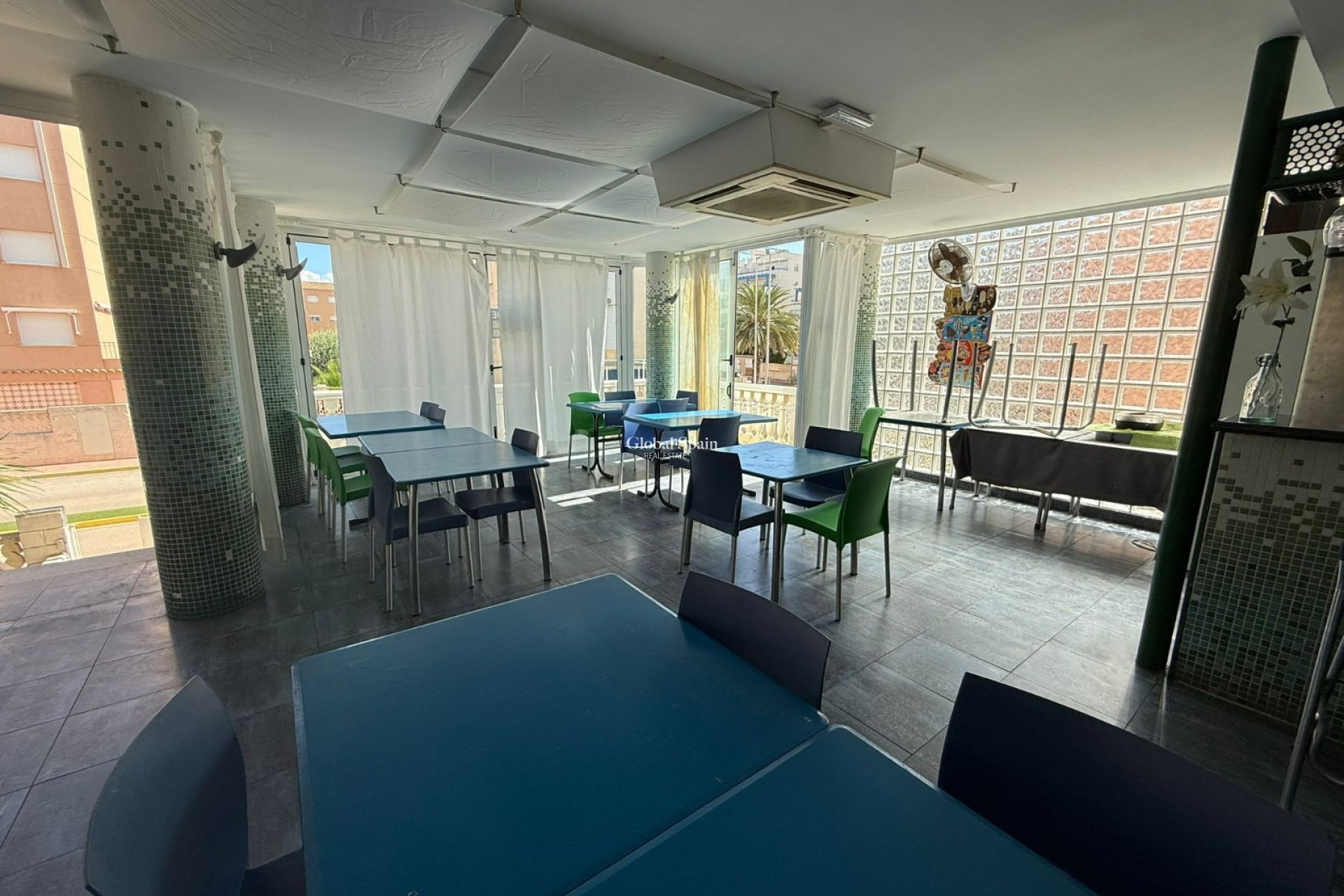 Venta - Local -
PILES - Playa