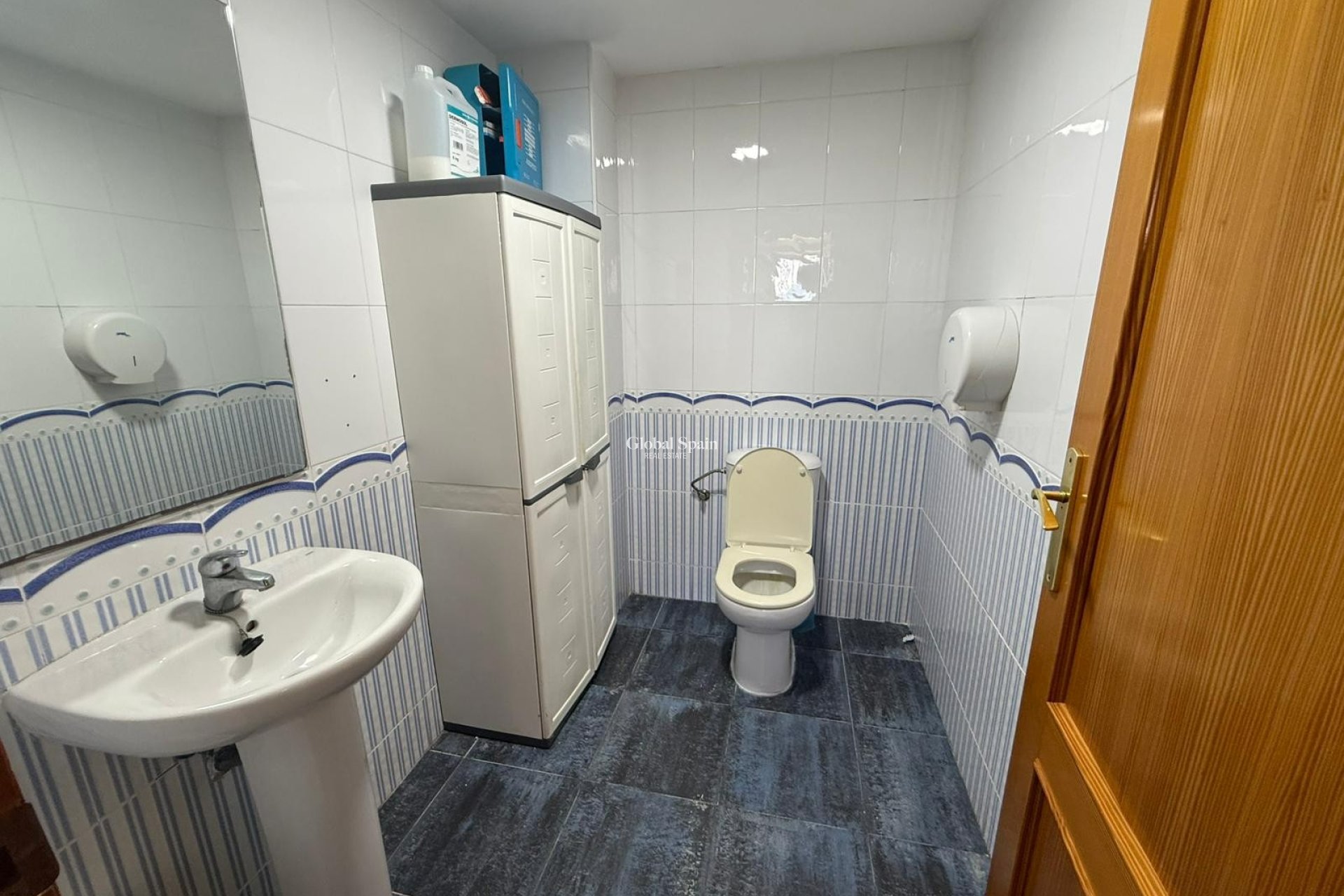 Venta - Local -
PILES - Playa