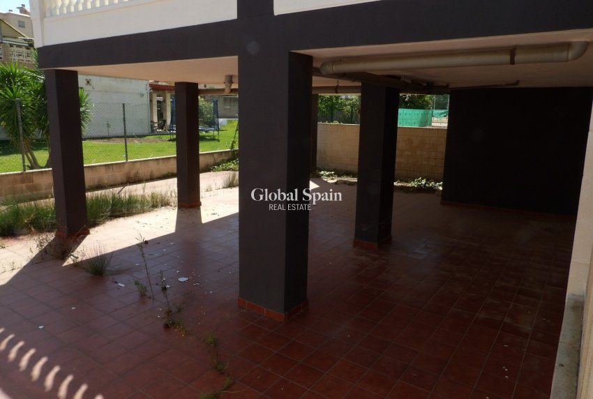 Venta - Parking Space / Garage -
Piles - Playa