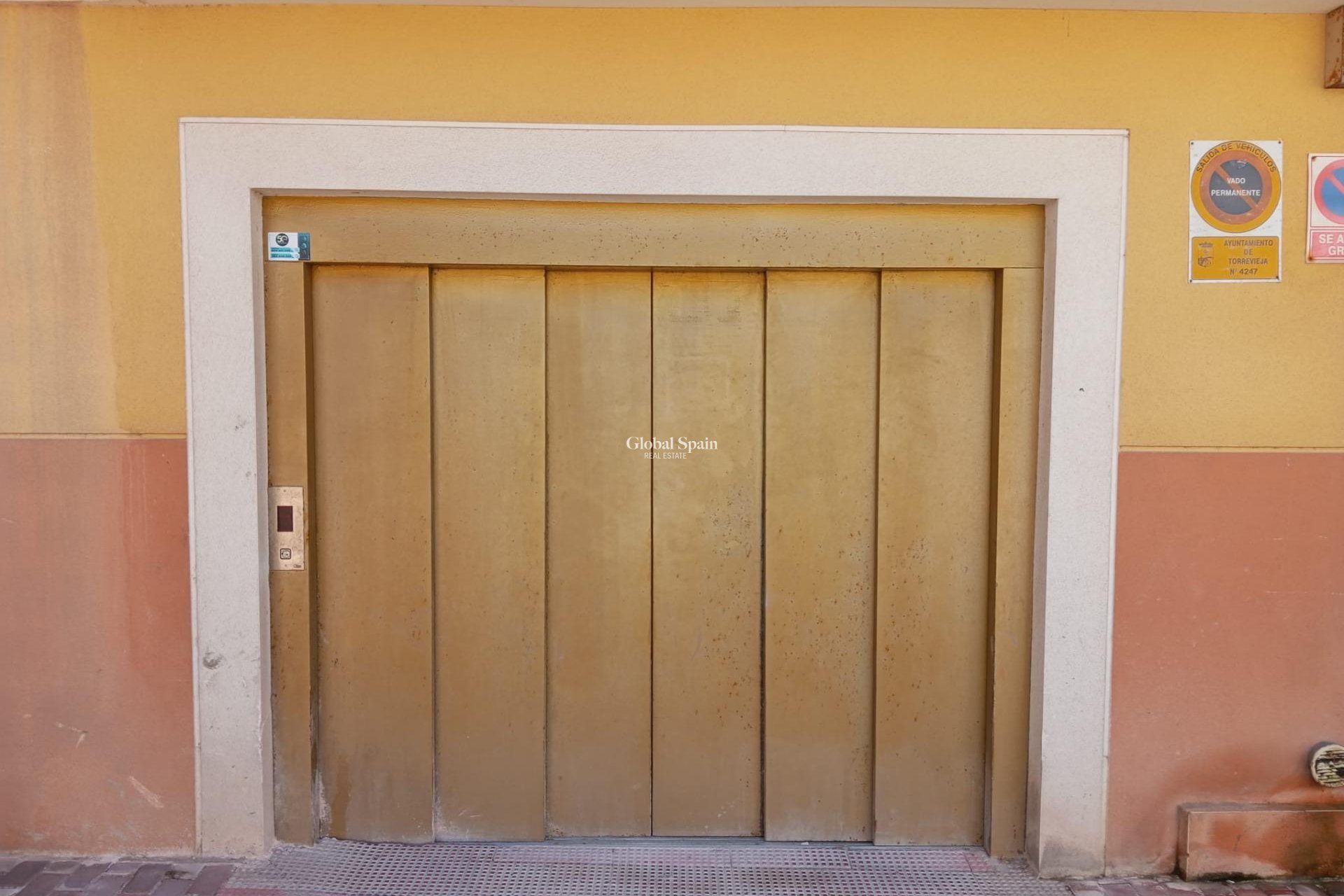 Venta - Parking Space / Garage -
TORREVIEJA - La Mata