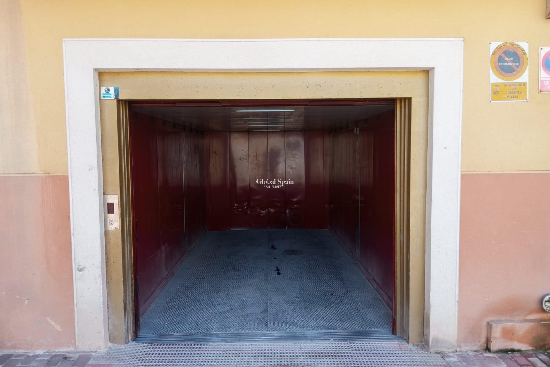Venta - Parking Space / Garage -
TORREVIEJA - La Mata