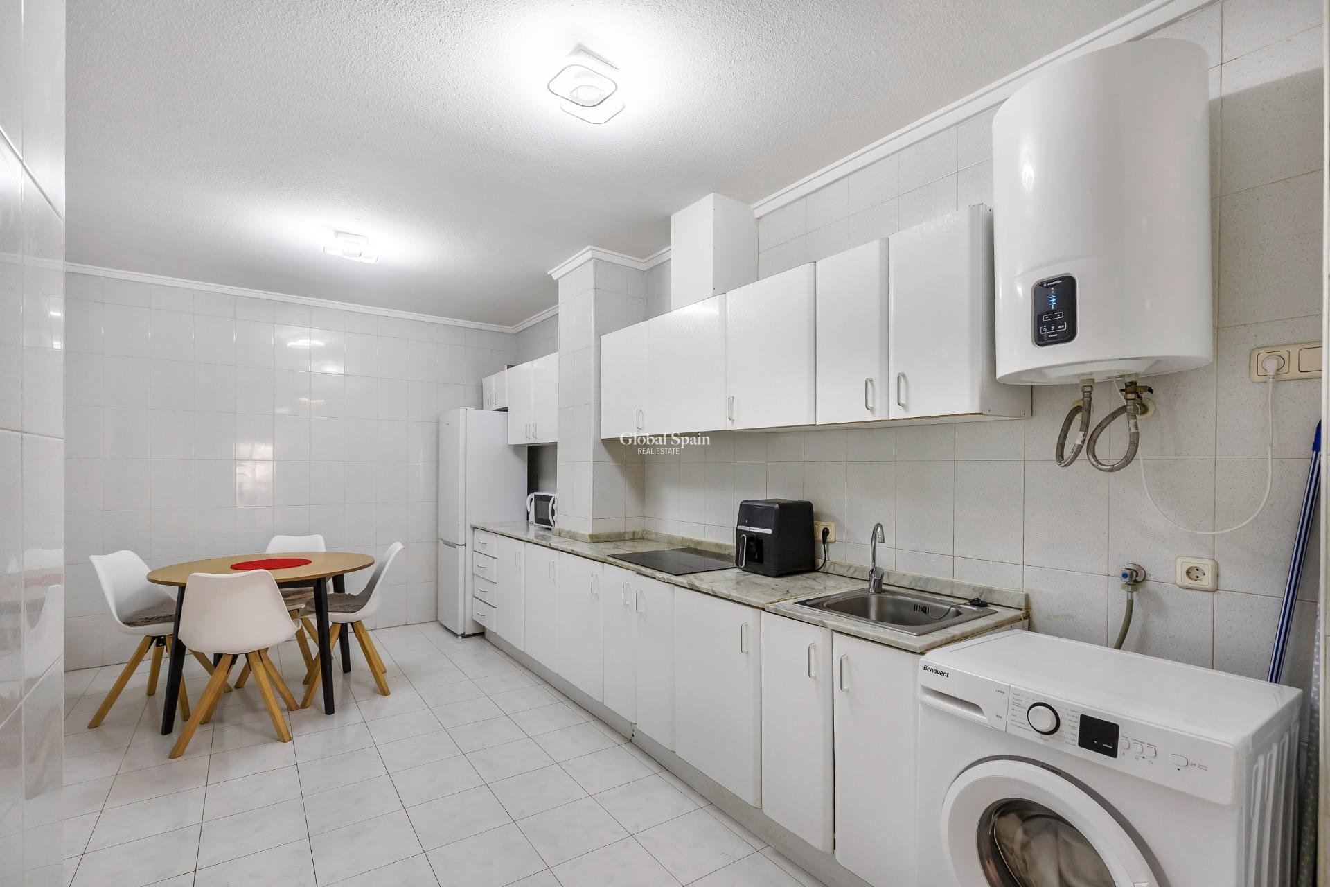 Venta - Planta baja -
TORREVIEJA - Centro