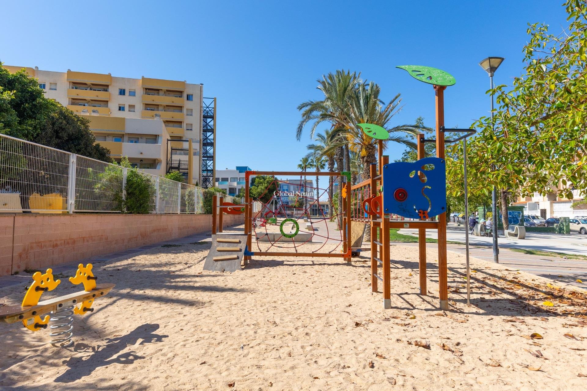 Venta - Planta baja -
TORREVIEJA - Estacion de autobuses