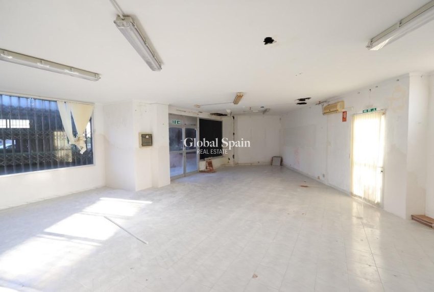 Venta - Propiedad Comercial -
ORIHUELA COSTA - La Zenia