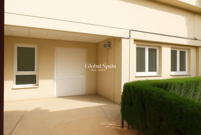 Venta - Propiedad Comercial -
ORIHUELA COSTA - La Zenia