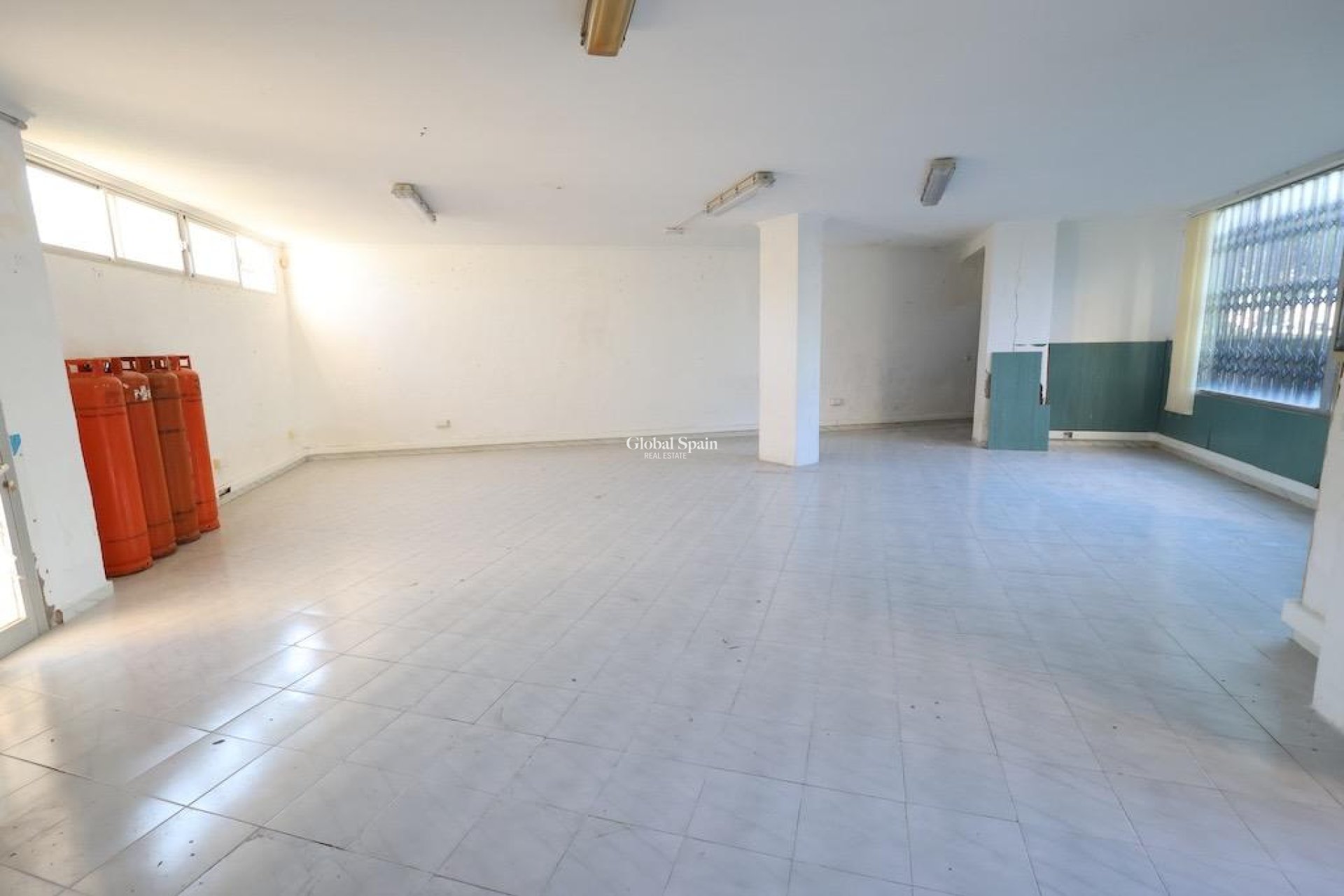 Venta - Propiedad Comercial -
ORIHUELA COSTA - La Zenia