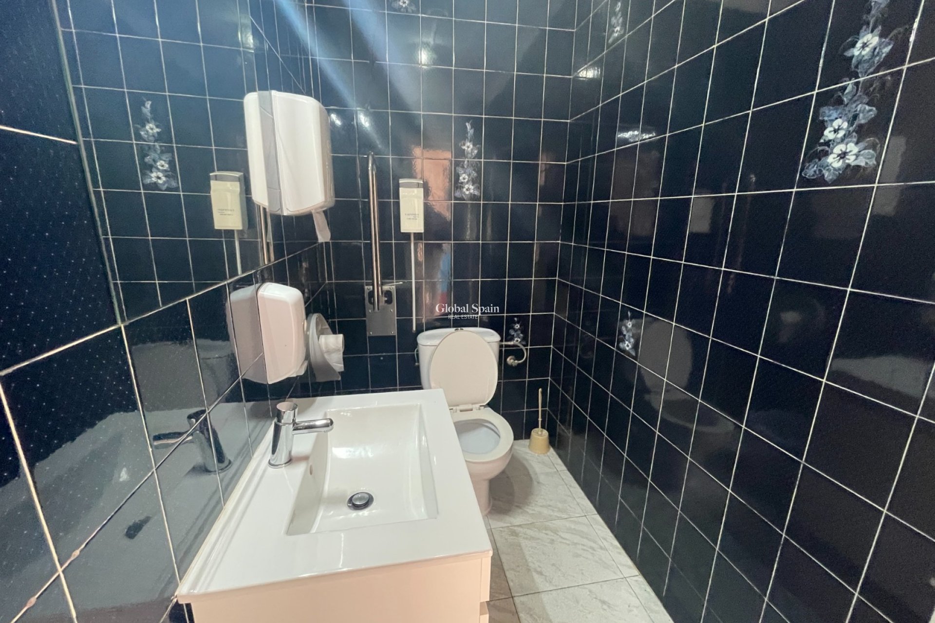 Venta - PROPIEDAD COMERCIAL -
TORREVIEJA - Comunidad Valenciana