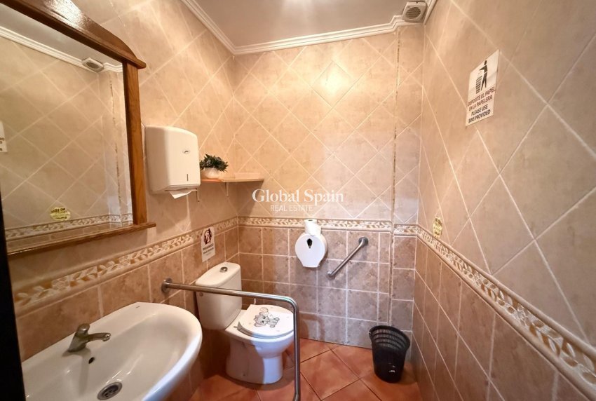 Venta - PROPIEDAD COMERCIAL -
TORREVIEJA - Estacion de autobuses