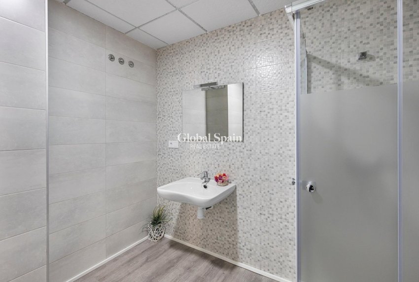 Venta - PROPIEDAD COMERCIAL -
TORREVIEJA - La Mata pueblo