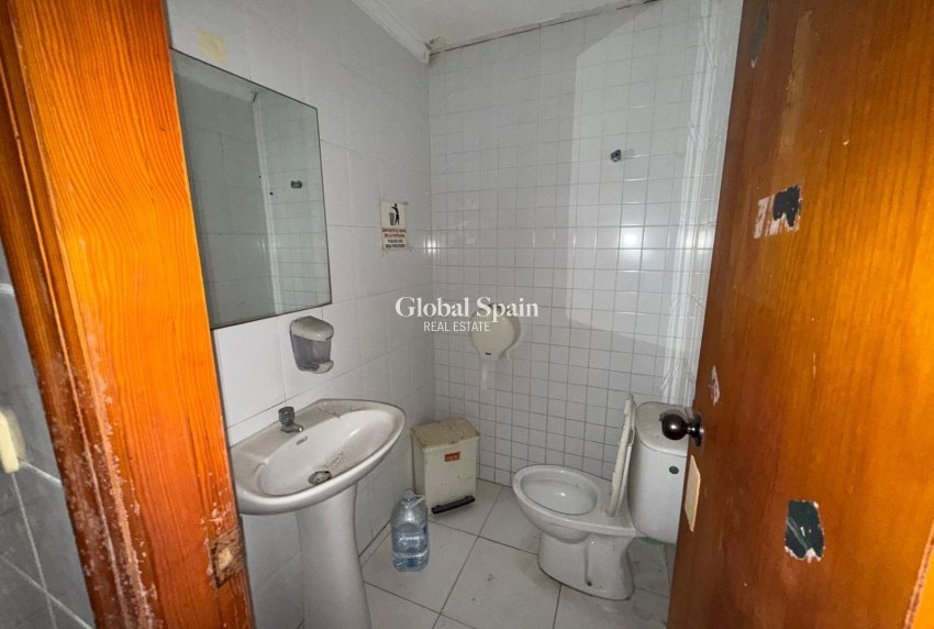 Venta - PROPIEDAD COMERCIAL -
TORREVIEJA - Playa del cura