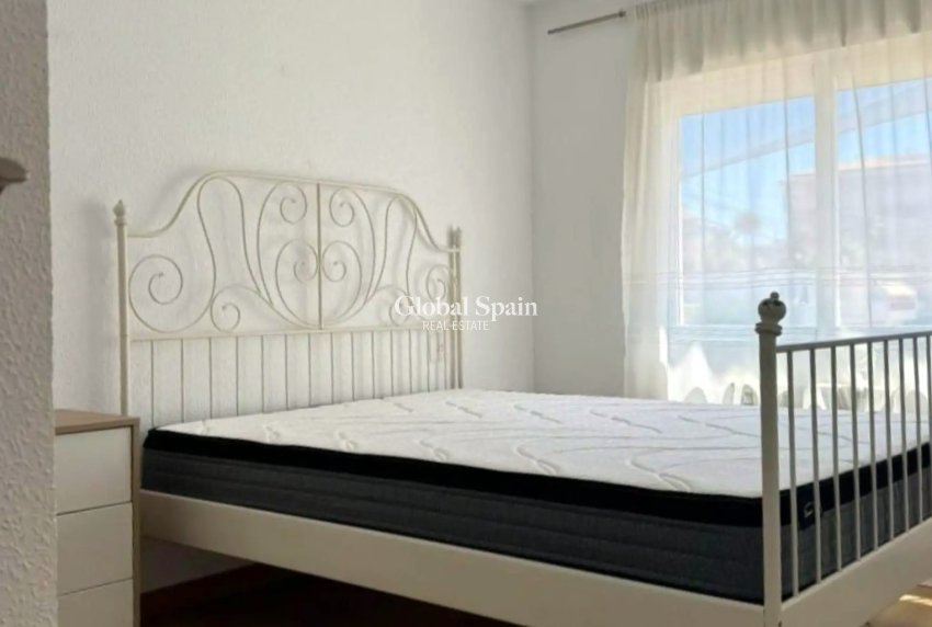 Venta - Semi separado -
Albir - center