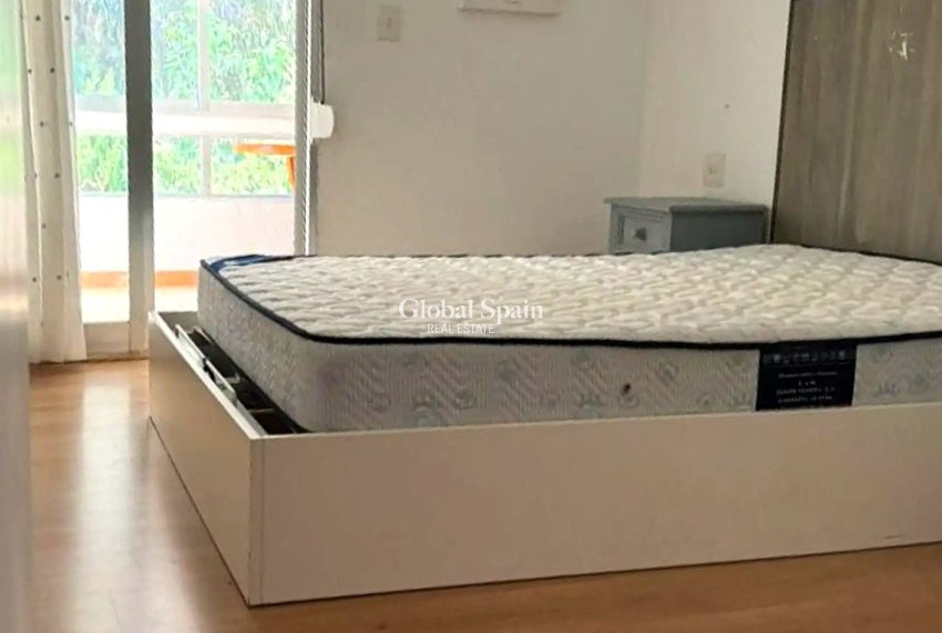 Venta - Semi separado -
Albir - center