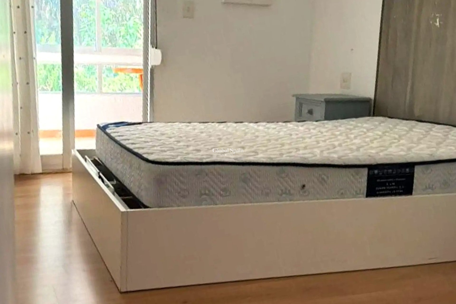 Venta - Semi separado -
Albir - center