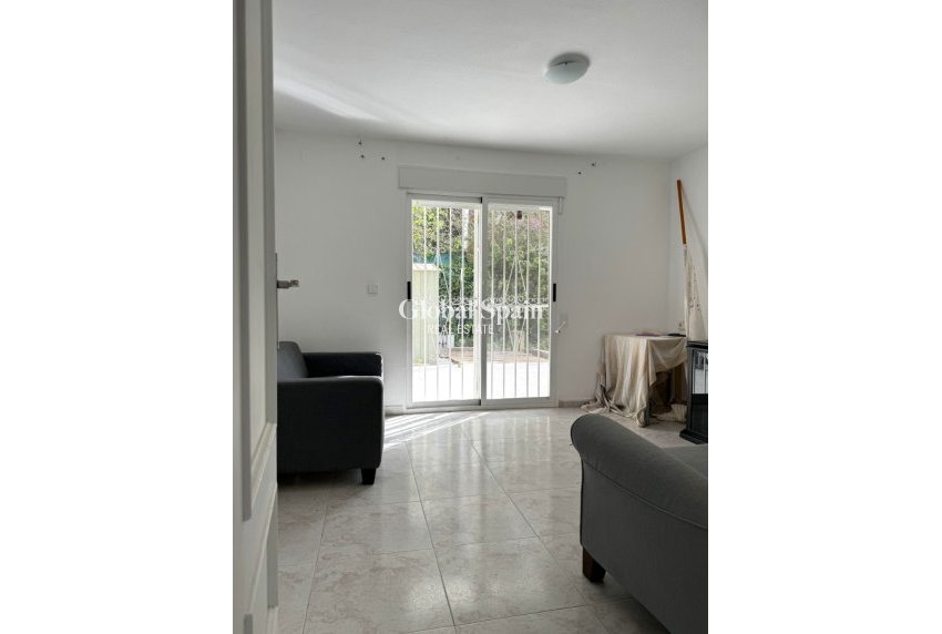 Venta - Semi separado -
Albir - center