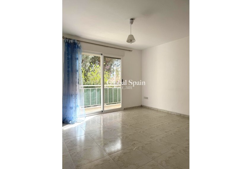 Venta - Semi separado -
Albir - center