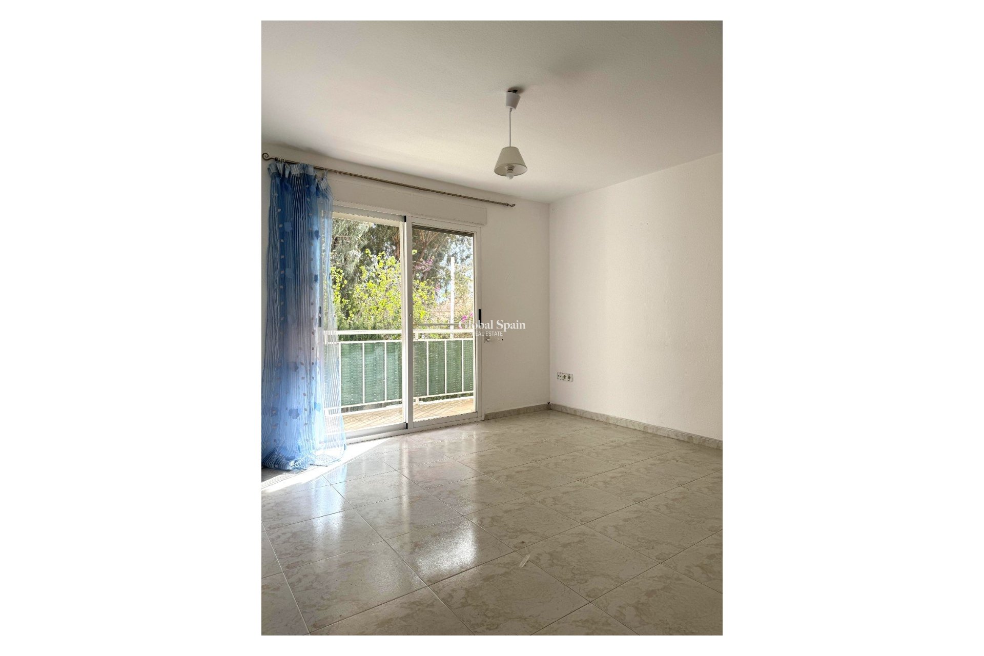 Venta - Semi separado -
Albir - center
