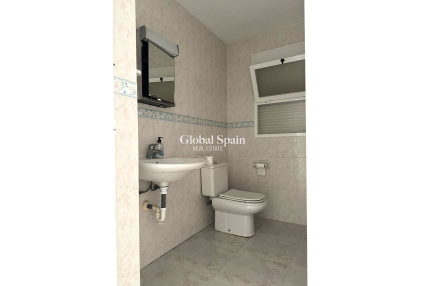 Venta - Semi separado -
Albir - center