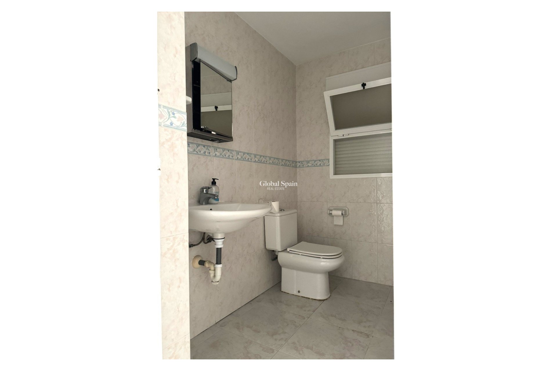 Venta - Semi separado -
Albir - center